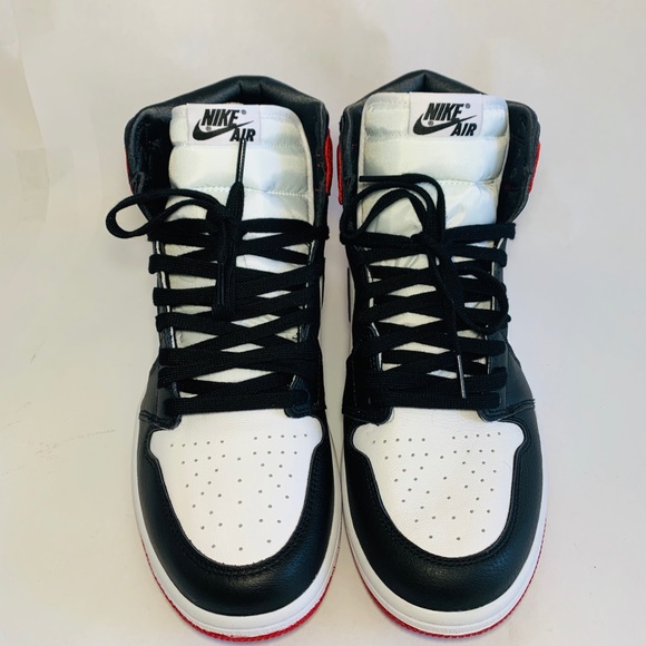 Nike Air Jordan Retro 1 High OG Satin Black Toe - Picture 4 of 8